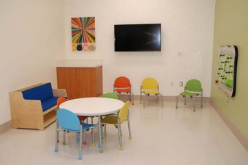 Table and chairs in the activity room of the Tidwell Procedure Center